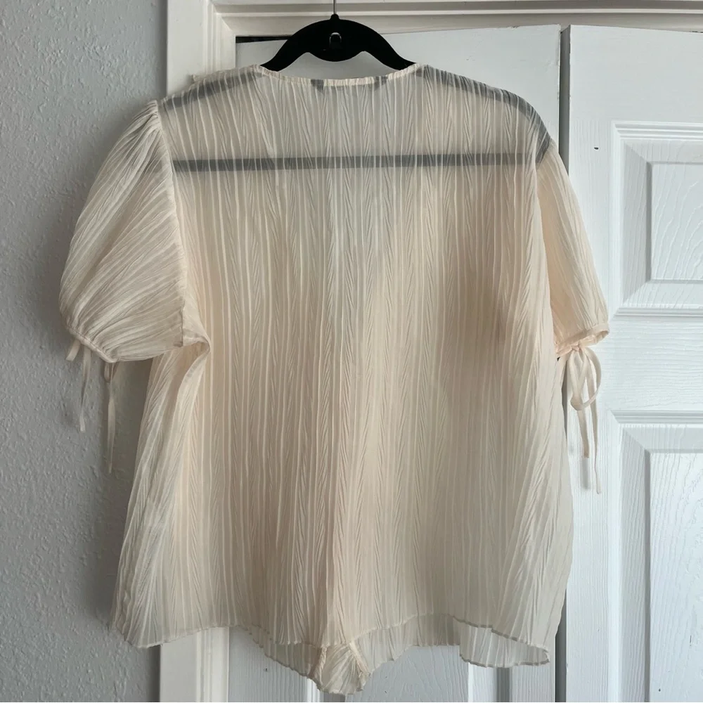 Like-new Zara Cream Ruffle Pleated Crinkle Puff Sleeve Blouse